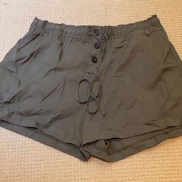 garage army green shorts - Picture 1 of 2